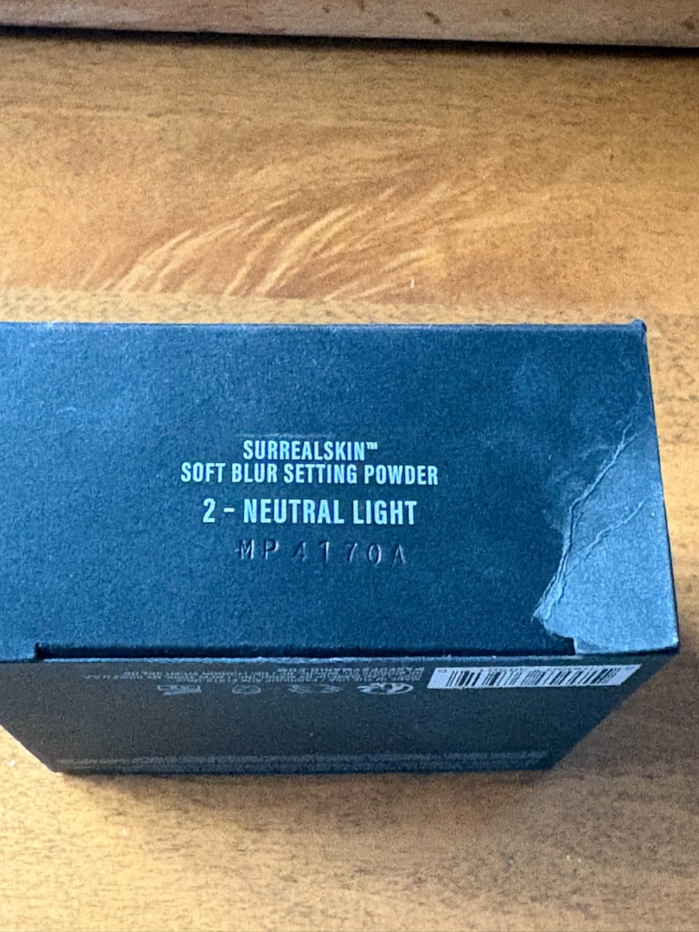 Makeup By Mario SurrealSkin Soft Blur Setting Powder – 2 Neutral Light - Picture 6 of 8